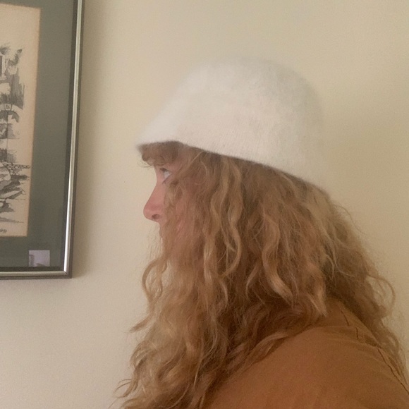 Fuzzy White Bell Hat 🤍Angora & Cotton - Picture 6 of 6